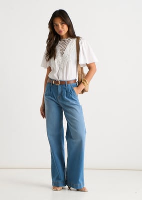 Blå plisserade jeans med vida ben