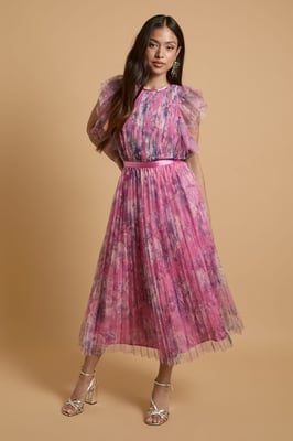 Petite Printed Pleated Mesh Midi Dress With Flutter Sleeve