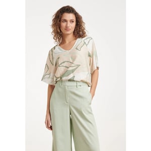 Smashed Lemon Losse top met groene en beige bladprint en v-hals |