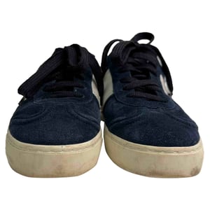 Valentino Garavani Flycrew lage sneakers in marineblauw suède