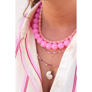 Label Kiki White shell charm