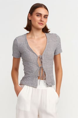 Aansluitende Korte Kantblouse Met Strikfront