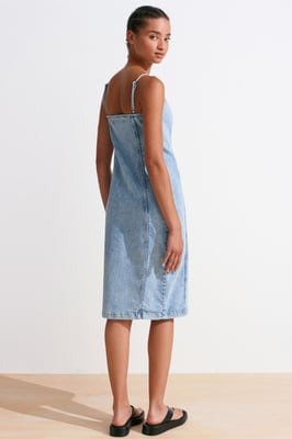 Aansluitende midi denim jurk met vierkante halslijn