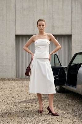 Strapless Blouse en Hoog-Waisted Midi Rok Set