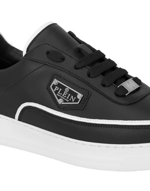 Low-Top Sneakers Triangle