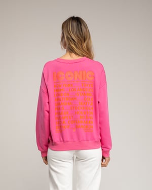 Sweatshirt met de tekst 'iconic' in neonkleur op de voorkant en de rug.