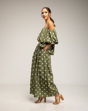 Set van stippenbroek en top, top met elastische boothals en wijde broek met zakken