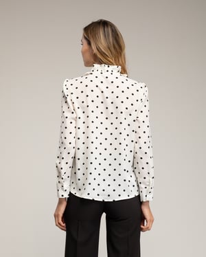 Blouse met stippen en ruches op de borst