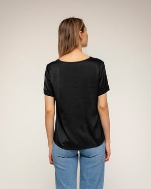 T-shirt met korte mouwen en V-hals van zijde