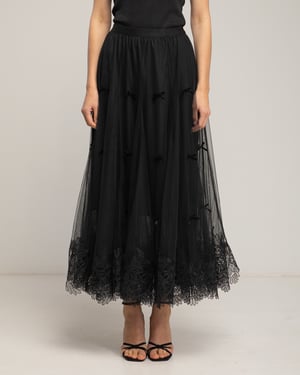 Tule midi-rok met kant aan de onderkant en strikdetails.
