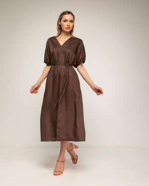 Oversized jurk met gerimpelde mouwen, V-hals en een losse ceintuur