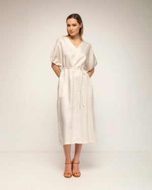 Oversized jurk met gerimpelde mouwen, V-hals en een losse ceintuur