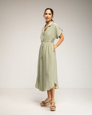 Midi-jurk met elastische taille en borst, rimpelmouwen en zakken