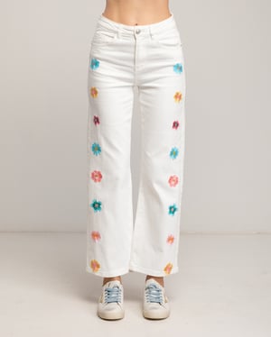 Straight fit jeans met geborduurde bloemen aan de voorkant.
