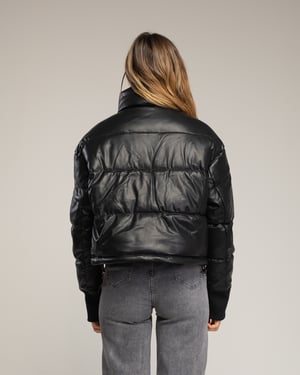 Imitatielederen anorak met rits- en drukknoopsluiting, steekzakken aan de voorkant in een jasmodel