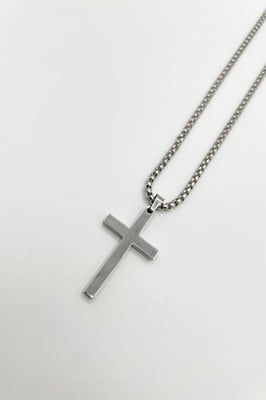 Cross Pendant Necklace in Silver