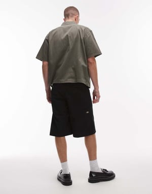 Dickies unionville 13 inch pleated work short in black