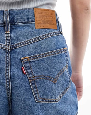 Levi's 80s mom shorts in mid blue
