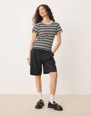 Abercrombie & Fitch kortärmad smal t-shirt i svart rand