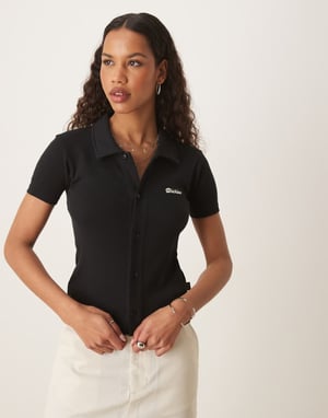 Dickies tallasse knäppt baby t-shirt i svart