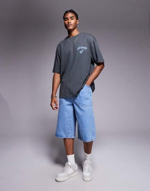 ASOS DESIGN oversize t-shirt med sportgrafik i kolgrå