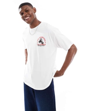 ASOS DESIGN oversize t-shirt med sportgrafik i vitt