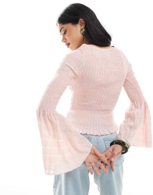ASOS DESIGN topp med volangärm i rosa