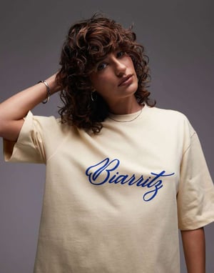 Topshop jersey Biarritz grafisk oversized t-shirt i smörkrämsgul
