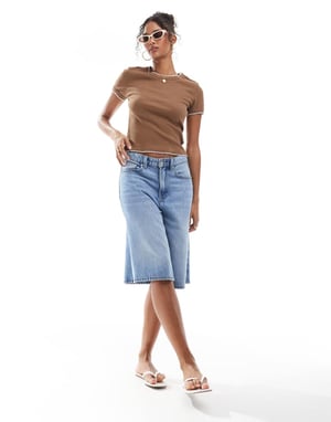 ASOS DESIGN babytee med bländstygsdetalj i brunt