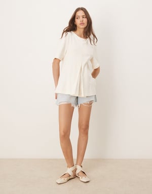 ASOS DESIGN plisserad fram trapeze t-shirt i vitt