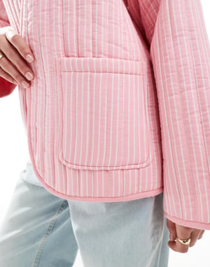 ASOS DESIGN quiltad randig jacka i rosa