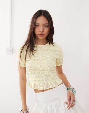 Amy Lynn Eleanor spetsruched topp i citron