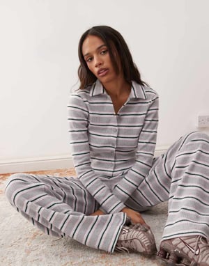 Återvunnen vintage borstade randad polo cardigan set i grå rand