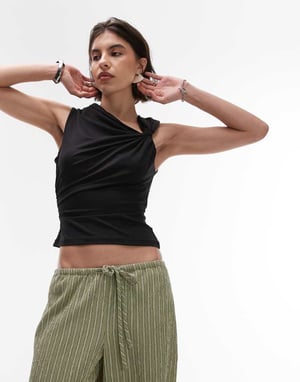 Topshop knutaxeltröja i svart