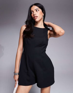 ASOS DESIGN avskuren hals strukturerad tulipan kort jumpsuit i svart