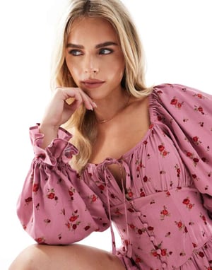 Miss Selfridge Petite långärmad jumpsuit i rosa blomstertryck