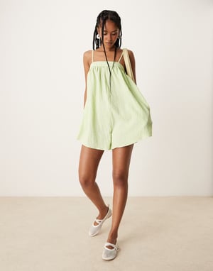 ASOS DESIGN jumpsuit med smala axelband och texturerad bust i limegrön