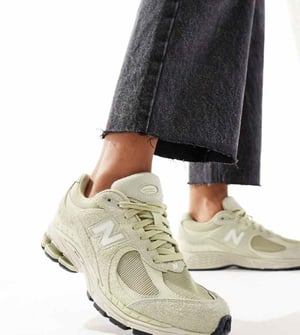 New Balance 2002 element unisex träningsskor i grönt Exklusivt på ASOS