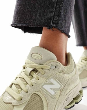 New Balance 2002 element unisex träningsskor i grönt Exklusivt på ASOS