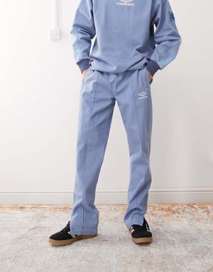 Umbro Drill byxor med broderad logga i blått