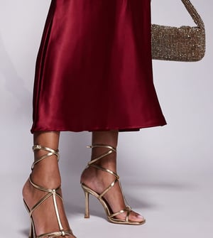 ASOS DESIGN Bred Passform Nobel burformade högklackade sandaler i guld