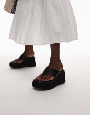 Topshop Heidi tårem sandal med kilklack i svart