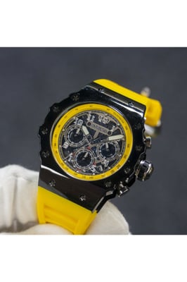 Invicta Racing 69670 Herrklocka - Kvartsrörelse - Akryl med silverfärgad urtavla - 43 mm