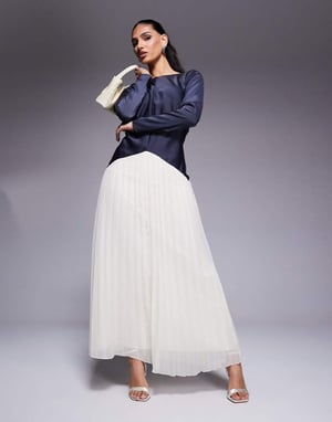 ASOS DESIGN färgglad blockad nederdel med sänkt midja och plisserad maxiklänning i marinblå och krämfärgad