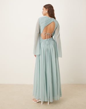ASOS DESIGN asymmetrisk maxiklänning med öppen rygg i ljusblått och låg midja