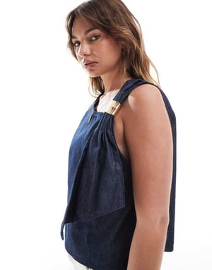 ASOS DESIGN denimtop med asymmetrisk hals och guldhardware