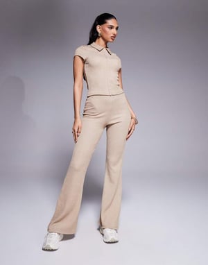 ASOS DESIGN samordnad texturerad hyska och öga kortärmad topp i sten