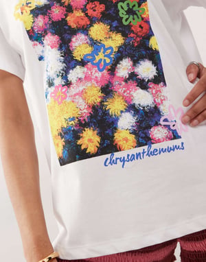 Återvunnen vintage oversized t-shirt med licensierad Monet blommönster i vitt