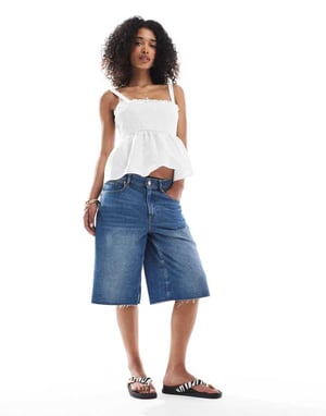 ASOS DESIGN poplinblandning med smockad babydoll-topp i elfenben