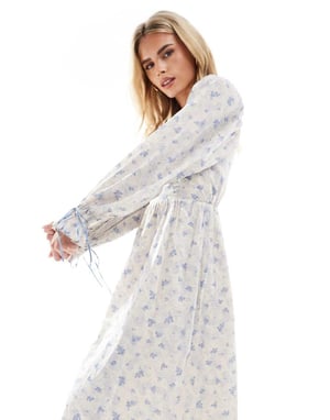 Miss Selfridge Petite mjölkerska maxiklänning i blått blommönster